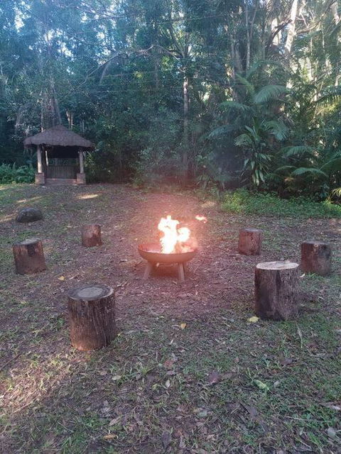 Rainforest Retreat-Fireplace-BBQ-3 Acres- - Sunshine Coast Guide 2