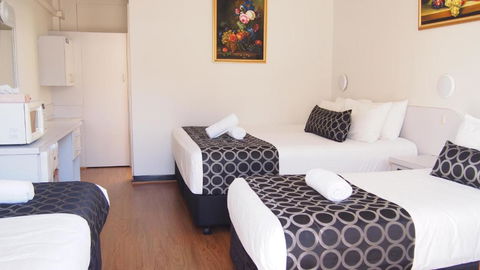 Queanbeyan Motel - Sunshine Coast Guide 0