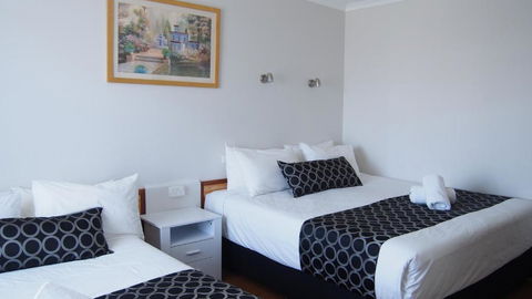 Queanbeyan Motel - Sunshine Coast Guide 1