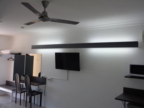 Aspley Sunset Motel - Sunshine Coast Guide 1