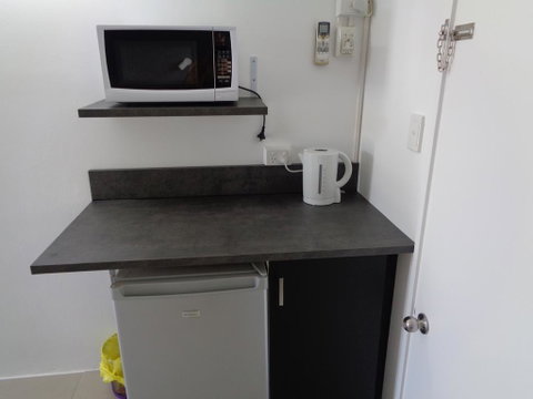 Aspley Sunset Motel - Sunshine Coast Guide 2