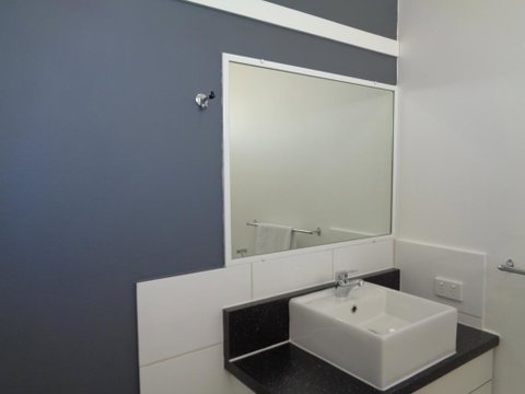 Aspley Sunset Motel - Sunshine Coast Guide 3
