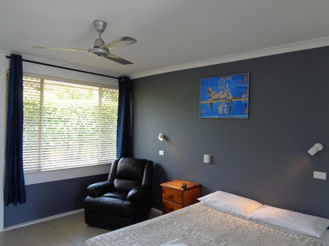 Aspley Sunset Motel - Sunshine Coast Guide 0
