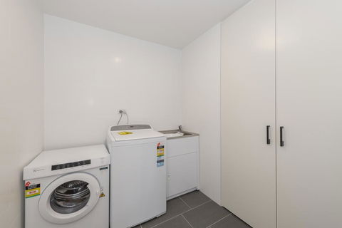 Astra Apartments Newcastle (Broadmeadow) - Sunshine Coast Guide 3