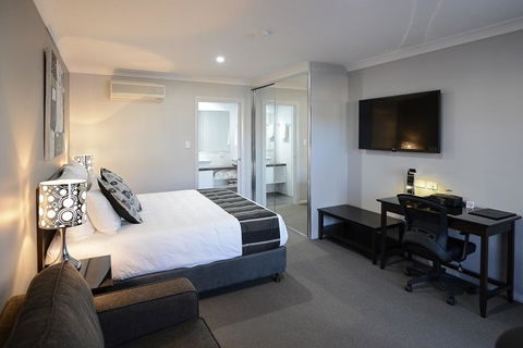 Astro Dish Motor Inn - Sunshine Coast Guide 1