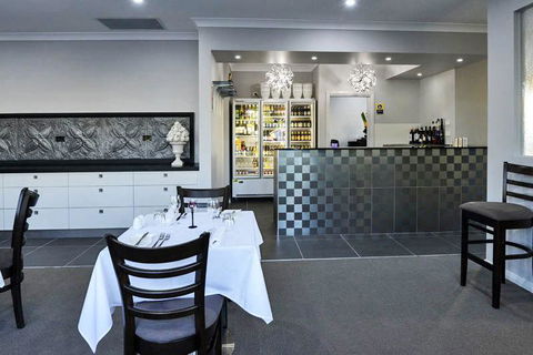 Astro Dish Motor Inn - Sunshine Coast Guide 3