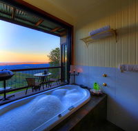 At Remingtons Private Cottages  Lodge - Sunshine Coast Guide