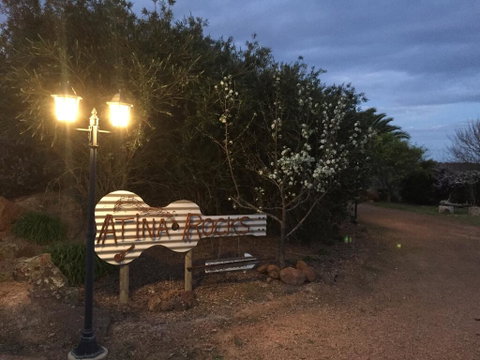 Atina Rocks Country Homestead - Sunshine Coast Guide 2