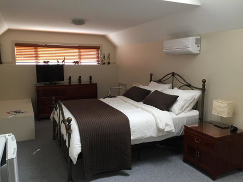 Atina Rocks Country Homestead - Sunshine Coast Guide 0