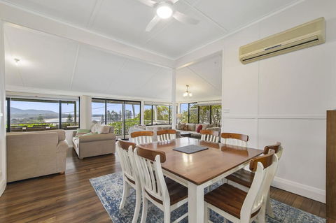 Aurelia, 14 Stewart Street - Sunshine Coast Guide 2