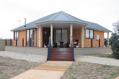 Aurora Cottages Bush Retreat - Sunshine Coast Guide 2