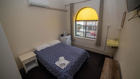 Australian Hotel - Sunshine Coast Guide 2
