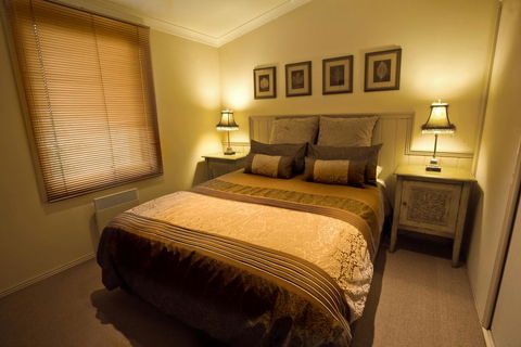 Autumn Abode Cottages - Sunshine Coast Guide 3