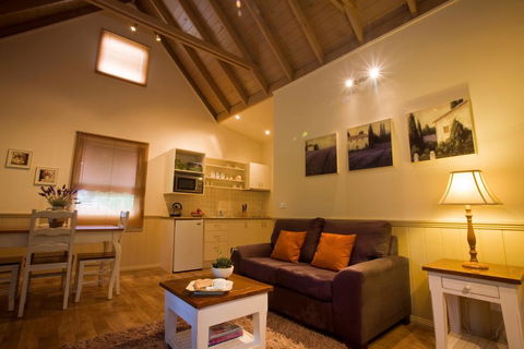 Autumn Abode Cottages - Sunshine Coast Guide 2