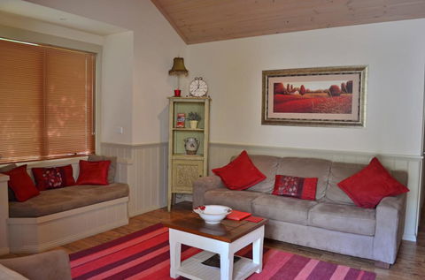 Autumn Affair Cottage 5 - Sunshine Coast Guide 2