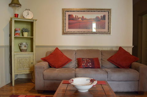 Autumn Affair Cottage 5 - Sunshine Coast Guide 1