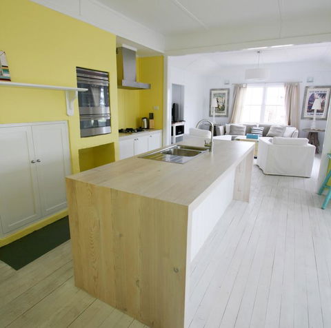 Avalon @Seafarers Beachfront - Sunshine Coast Guide 2
