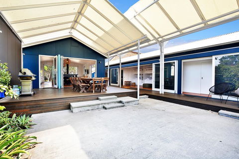 Ayana Beach House - Pet Friendly - Opposite Beach - Sunshine Coast Guide 2