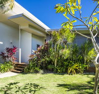 Azur Villa - Sunshine Coast Guide