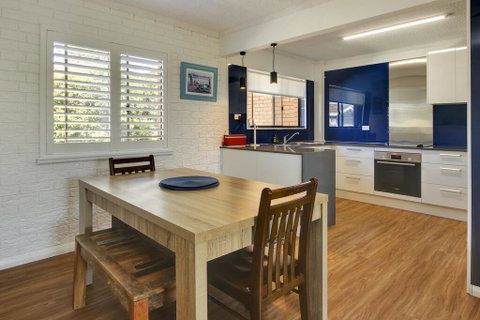 Azure Beach Stop - Sunshine Coast Guide 1