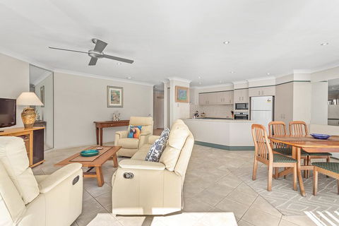 Bagnall Beach Apartments Unit 5-153 Government Rd - Sunshine Coast Guide 2