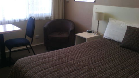 Bairnsdale Main Motel - Sunshine Coast Guide 1