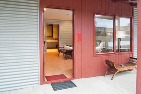 Bairnsdale Motel - Sunshine Coast Guide 3