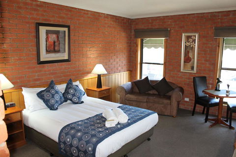 Bakery Hill Motel - Sunshine Coast Guide 2