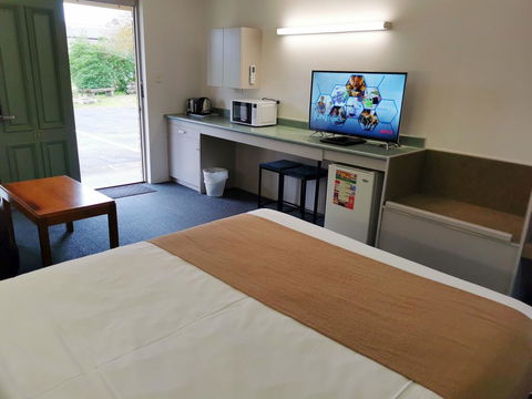 Ballarat Eureka Lodge Motel - Sunshine Coast Guide 1