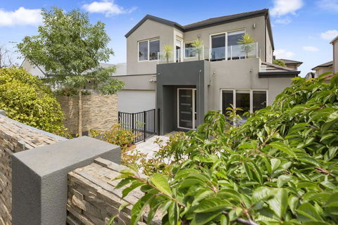 BANGALOW - MORNINGTON - Sunshine Coast Guide 0
