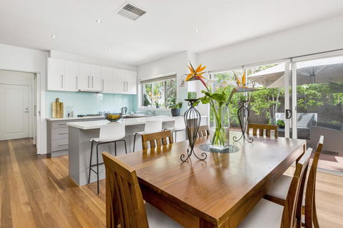 BANGALOW - MORNINGTON - Sunshine Coast Guide 1