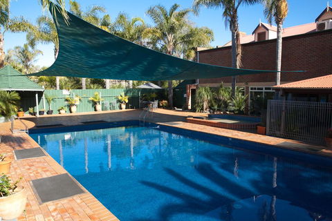 Batemans Bay Marina Resort - Sunshine Coast Guide 2