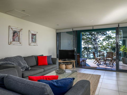 Bay Breeze (By Jervis Bay Rentals) - Sunshine Coast Guide 1