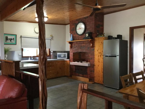 Bayview Boathouse - Sunshine Coast Guide 2