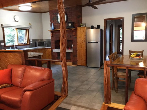 Bayview Boathouse - Sunshine Coast Guide 1