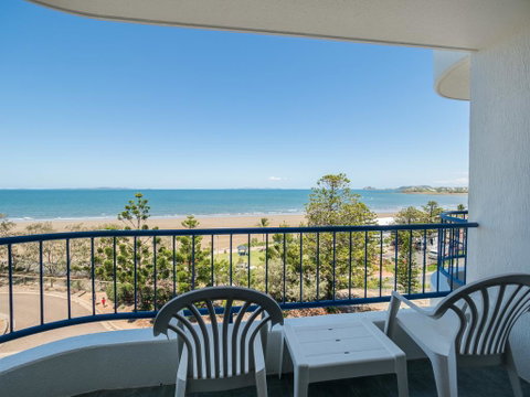 Bayview Tower - Sunshine Coast Guide 2