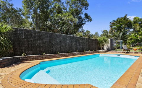BB233 Banksia Beach Family Home - 4 Bedrooms - Sunshine Coast Guide 1