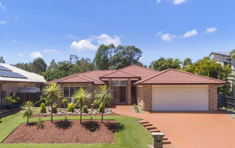 BB233 Banksia Beach Family Home - 4 Bedrooms - Sunshine Coast Guide 2
