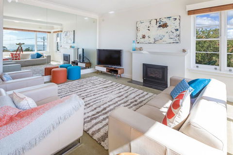 BEACH BELLE - MORNINGTON - Sunshine Coast Guide 3