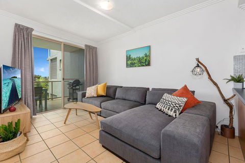 BEACH BLISS LUXURIOUS APARTMENT With POOL - Sunshine Coast Guide 3