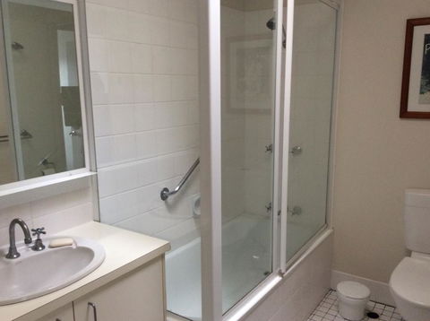 Beach Breakers Resort - Sunshine Coast Guide 3