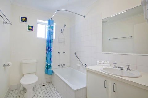 Beach Breakers Resort - Sunshine Coast Guide 1