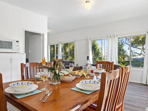 Beach Escape @ Currarong - Basic Family Accommodation - Sunshine Coast Guide 1