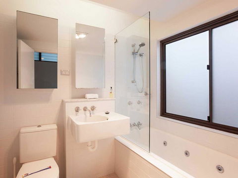 Beach House 7' 26 One Mile Close - Air Conditioned, Wifi, Foxtel, Linen - Sunshine Coast Guide 1