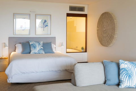 Beach Suites - Sunshine Coast Guide 3