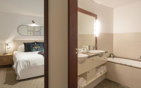 Beach Suites - Sunshine Coast Guide 1