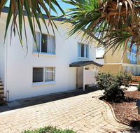 Beachcomber Unit 4- Beachside Unit - - Sunshine Coast Guide