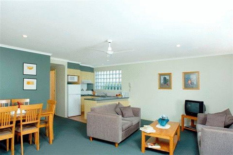 Beaches Holiday Resort - Sunshine Coast Guide 2