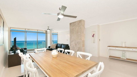 Beachfront Apt Main Beach - Sunshine Coast Guide 1
