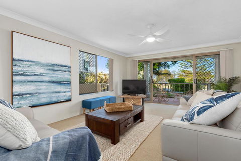 Beachfront On Marine - Sunshine Coast Guide 3